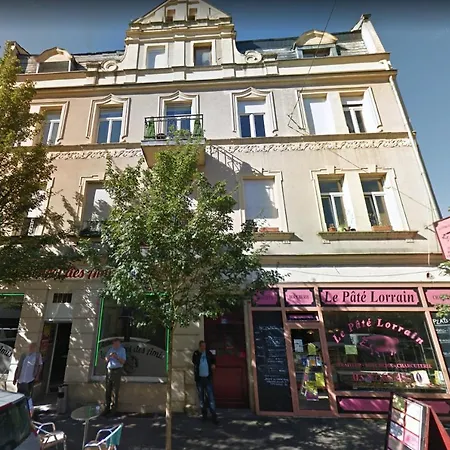 Rue De La Chapelle, Apartment